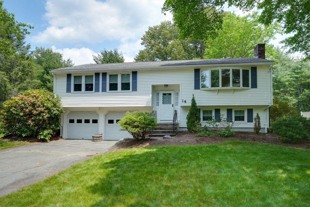 14 Fay Ln, Northborough, Massachusetts, 3 Bedrooms Bedrooms, 8 Rooms Rooms,2.5 BathroomsBathrooms,Residential,For Sale,Fay Ln,73389906