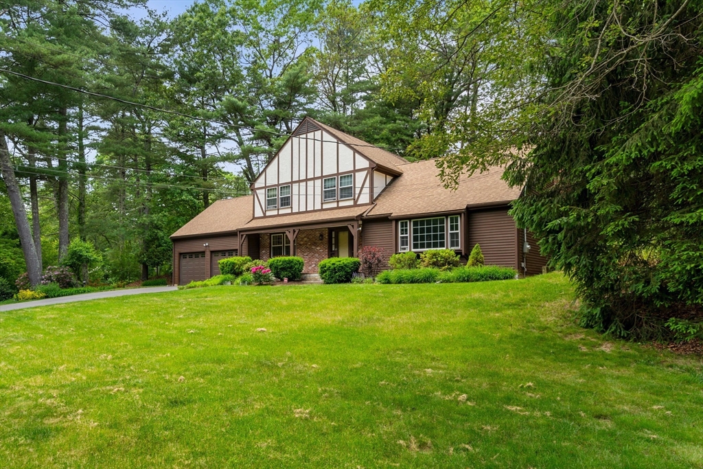 369 Border Rd, Concord, Massachusetts, 4 Bedrooms Bedrooms, 8 Rooms Rooms,3.5 BathroomsBathrooms,Residential,For Sale,Border Rd,73389781