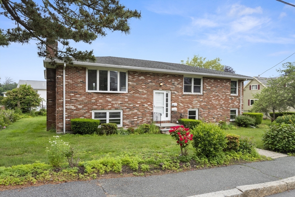 25 Summer St, Nahant, Massachusetts, 4 Bedrooms Bedrooms, 10 Rooms Rooms,2.5 BathroomsBathrooms,Residential,For Sale,Summer St,73389993