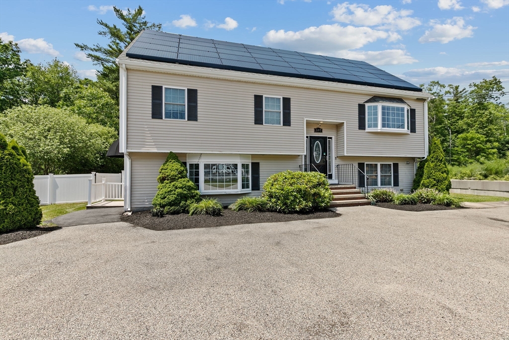 597 Brockton Ave, Abington, Massachusetts, 4 Bedrooms Bedrooms, 11 Rooms Rooms,3 BathroomsBathrooms,Residential,For Sale,Brockton Ave,73389999