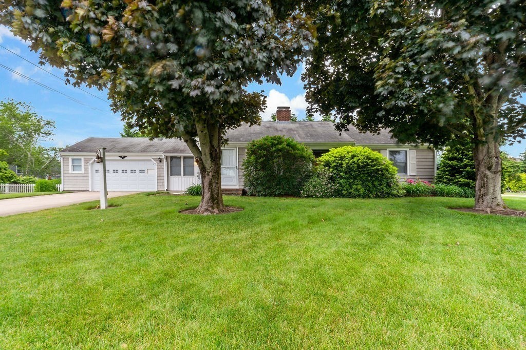 23 George St, Seekonk, Massachusetts, 2 Bedrooms Bedrooms, 5 Rooms Rooms,1 BathroomBathrooms,Residential,For Sale,George St,73390111