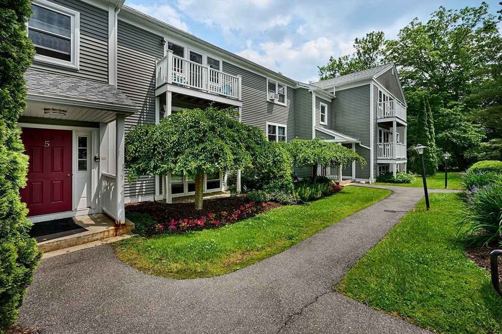 48 Evergreen Road, Northampton, Massachusetts, 2 Bedrooms Bedrooms, 4 Rooms Rooms,1.5 BathroomsBathrooms,Residential,For Sale,Evergreen Road,73390128