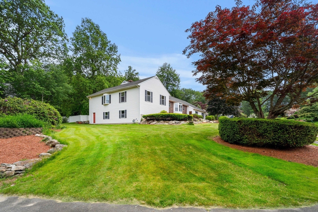 10 Sumac Circle, Holden, Massachusetts, 4 Bedrooms Bedrooms, 7 Rooms Rooms,2.5 BathroomsBathrooms,Residential,For Sale,Sumac Circle,73390246
