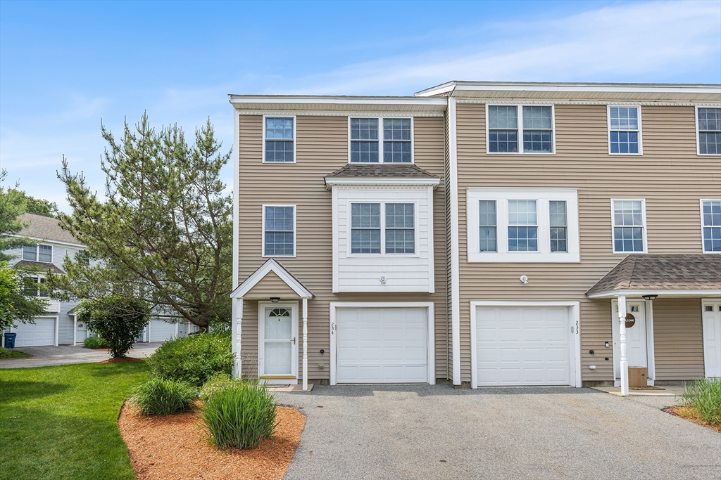 41 Boston Rd, Billerica, Massachusetts, 2 Bedrooms Bedrooms, 6 Rooms Rooms,1.5 BathroomsBathrooms,Residential,For Sale,Boston Rd,73390284