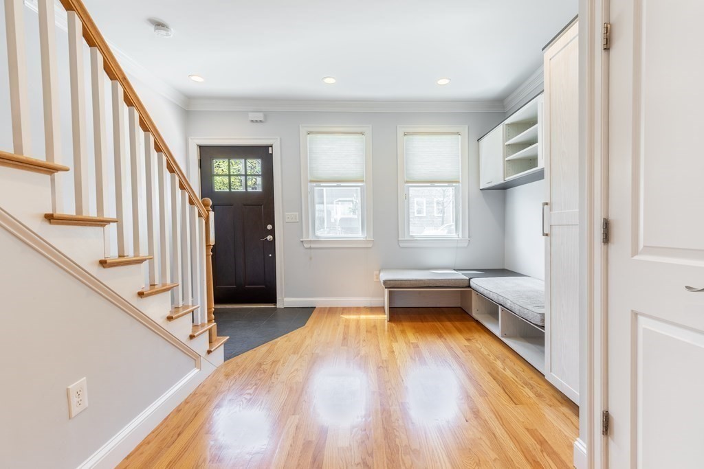 32 Emerson St, Boston, Massachusetts, 2 Bedrooms Bedrooms, 6 Rooms Rooms,1.5 BathroomsBathrooms,Residential Lease,For Rent,Emerson St,73390288