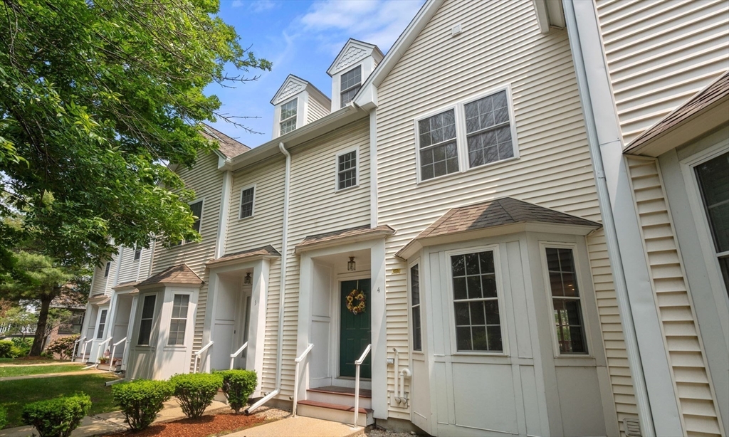 555 Main St, Woburn, Massachusetts, 2 Bedrooms Bedrooms, 4 Rooms Rooms,2.5 BathroomsBathrooms,Residential,For Sale,Main St,73390296