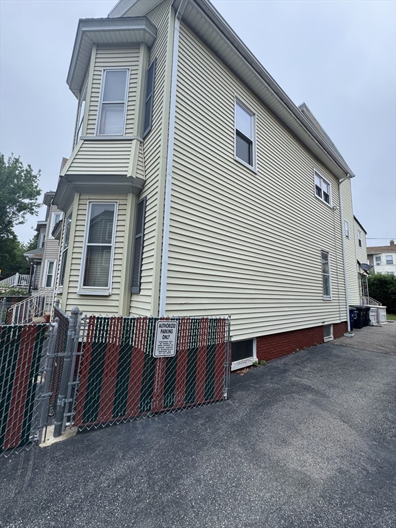 373 Medford St, Somerville, Massachusetts, 6 Bedrooms Bedrooms, 15 Rooms Rooms,3 BathroomsBathrooms,Residential Income,For Sale,Medford St,73390327