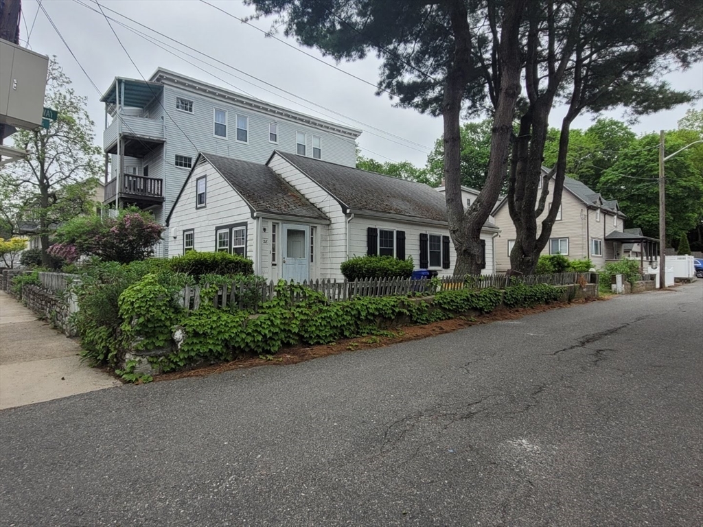 28 Garden, Malden, Massachusetts, 1 Bedroom Bedrooms, 10 Rooms Rooms,1 BathroomBathrooms,Residential,For Sale,Garden,73390332