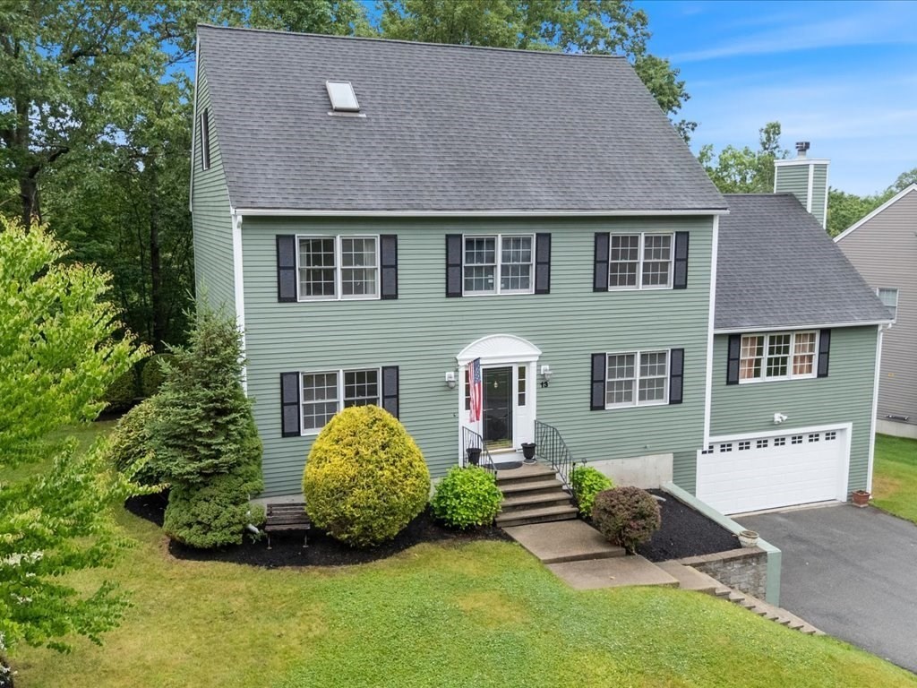 13 Towne Hill Rd, Haverhill, Massachusetts, 4 Bedrooms Bedrooms, 9 Rooms Rooms,2.5 BathroomsBathrooms,Residential,For Sale,Towne Hill Rd,73390308