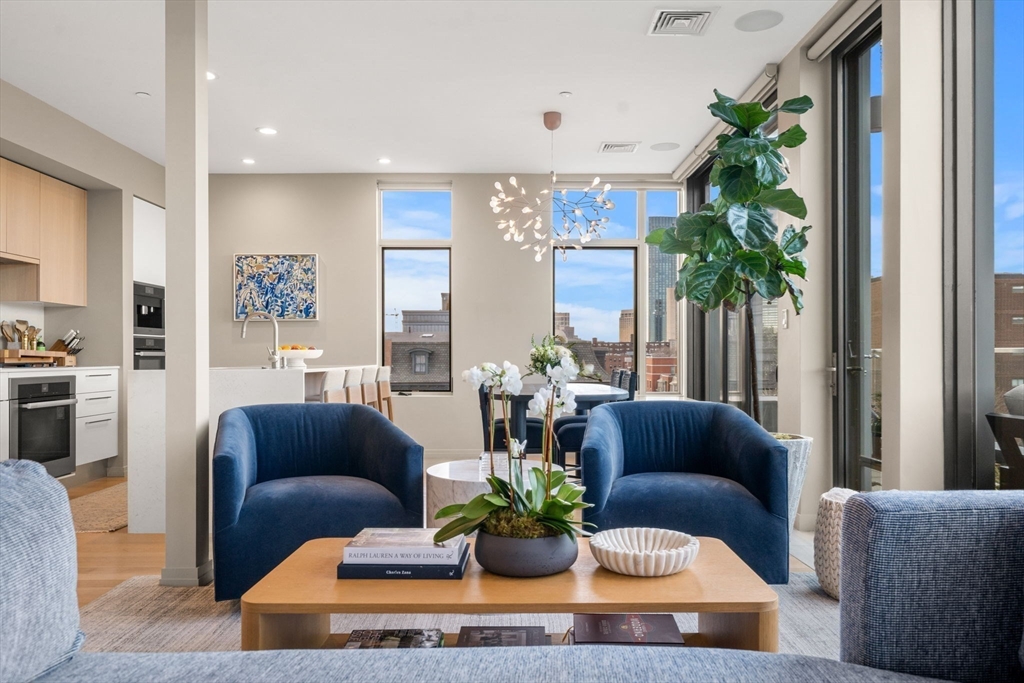 7 East Springfield, Boston, Massachusetts, 3 Bedrooms Bedrooms, 6 Rooms Rooms,3 BathroomsBathrooms,Residential,For Sale,East Springfield,73390138