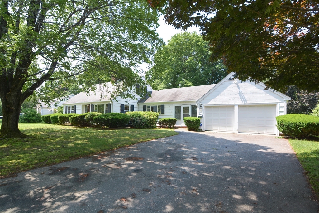 41 Russell Rd, Framingham, Massachusetts, 3 Bedrooms Bedrooms, 7 Rooms Rooms,1.5 BathroomsBathrooms,Residential,For Sale,Russell Rd,73390230