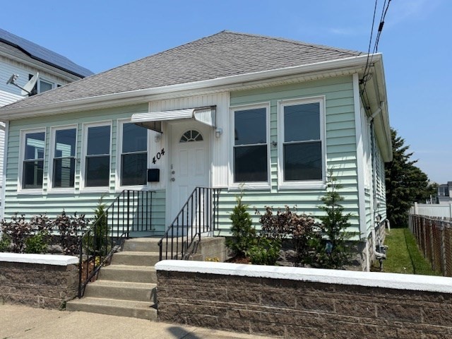 404 Brayton Avenue, Fall River, Massachusetts, 3 Bedrooms Bedrooms, 6 Rooms Rooms,1 BathroomBathrooms,Residential,For Sale,Brayton Avenue,73390243