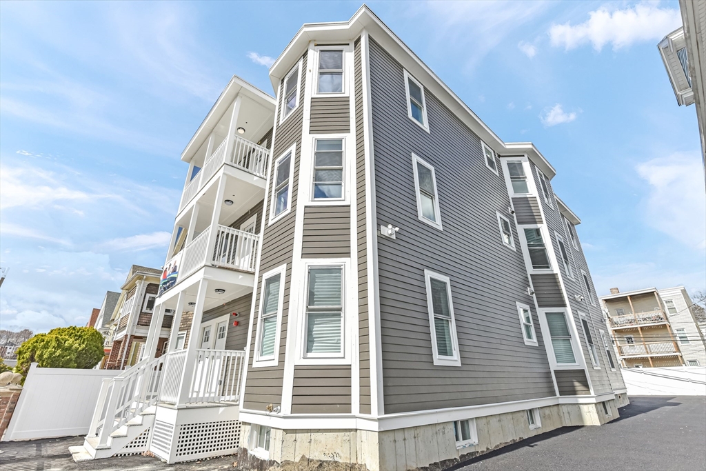 64 Clarkwood, Boston, Massachusetts, 3 Bedrooms Bedrooms, 7 Rooms Rooms,3.5 BathroomsBathrooms,Residential,For Sale,Clarkwood,73390250
