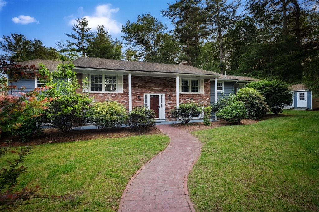11 Farrwood Dr, Andover, Massachusetts, 4 Bedrooms Bedrooms, 10 Rooms Rooms,3 BathroomsBathrooms,Residential,For Sale,Farrwood Dr,73390345