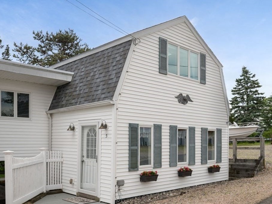 5 I St., Newburyport, Massachusetts, 2 Bedrooms Bedrooms, 4 Rooms Rooms,2 BathroomsBathrooms,Residential,For Sale,I St.,73390280