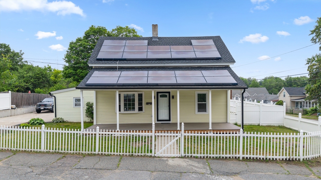 104 Middle St, Leominster, Massachusetts, 3 Bedrooms Bedrooms, 6 Rooms Rooms,1 BathroomBathrooms,Residential,For Sale,Middle St,73390373