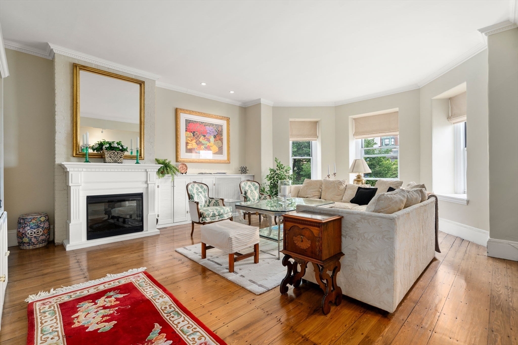 33 Chestnut St, Boston, Massachusetts, 1 Bedroom Bedrooms, 4 Rooms Rooms,1 BathroomBathrooms,Residential,For Sale,Chestnut St,73390374