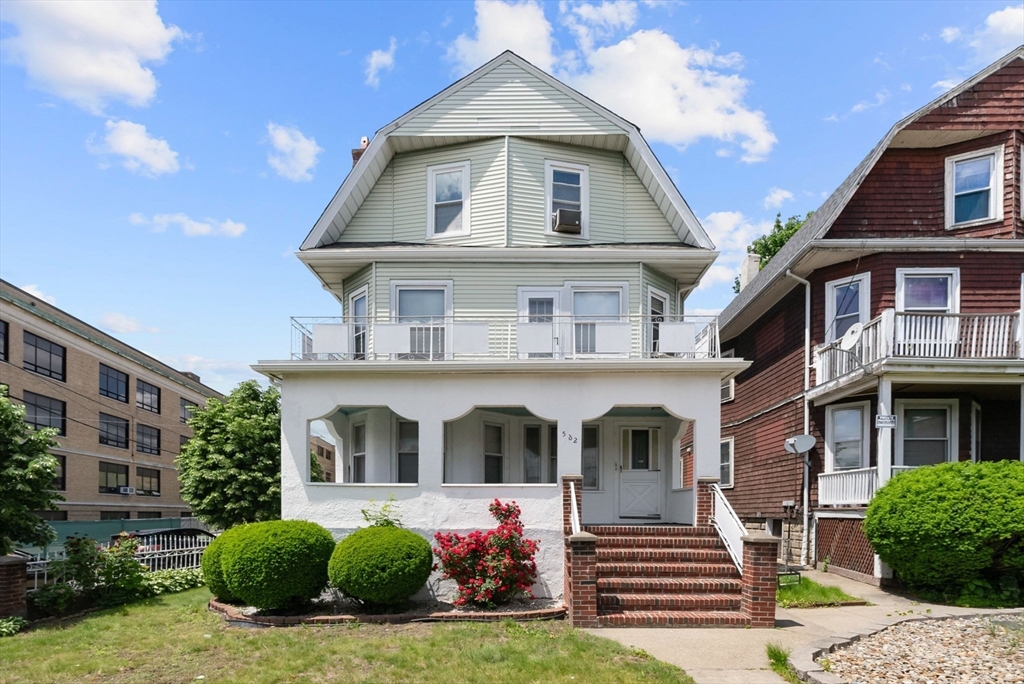 562 Broadway, Everett, Massachusetts, 6 Bedrooms Bedrooms, 16 Rooms Rooms,3 BathroomsBathrooms,Residential Income,For Sale,Broadway,73390359