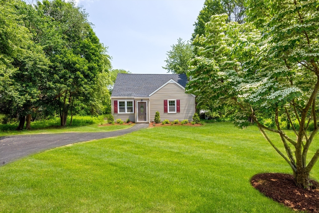 136 East Street, South Hadley, Massachusetts, 4 Bedrooms Bedrooms, 7 Rooms Rooms,1.5 BathroomsBathrooms,Residential,For Sale,East Street,73390407