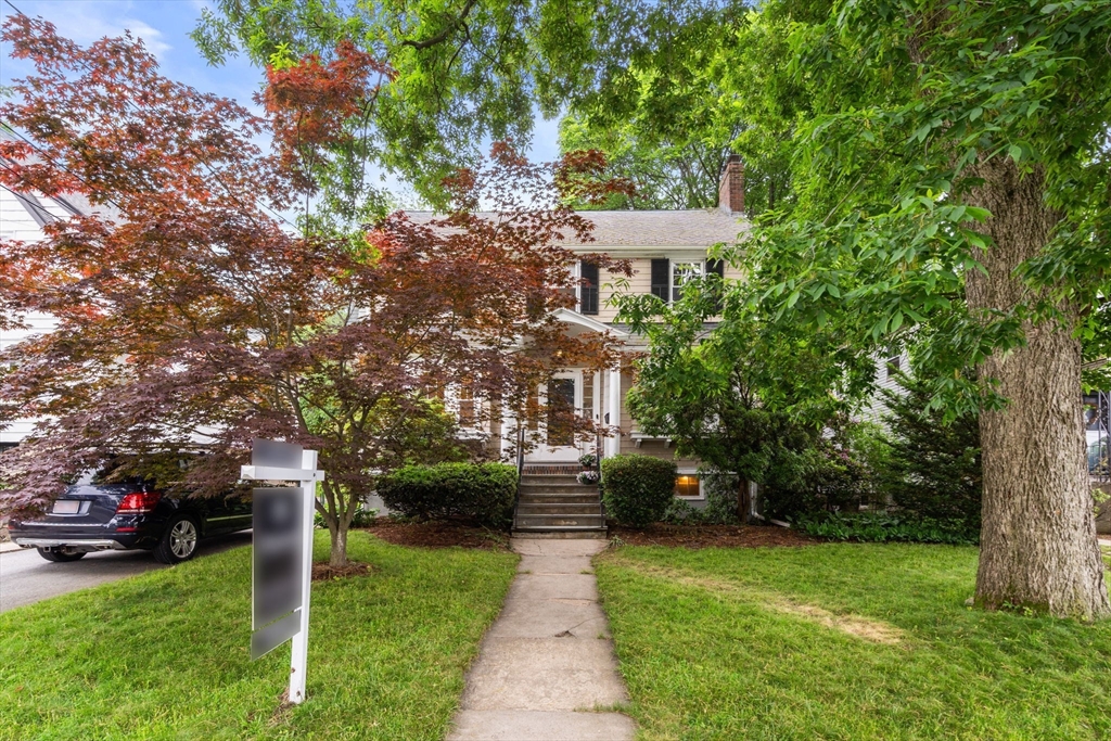 141 Common St, Watertown, Massachusetts, 5 Bedrooms Bedrooms, 10 Rooms Rooms,3.5 BathroomsBathrooms,Residential,For Sale,Common St,73390413