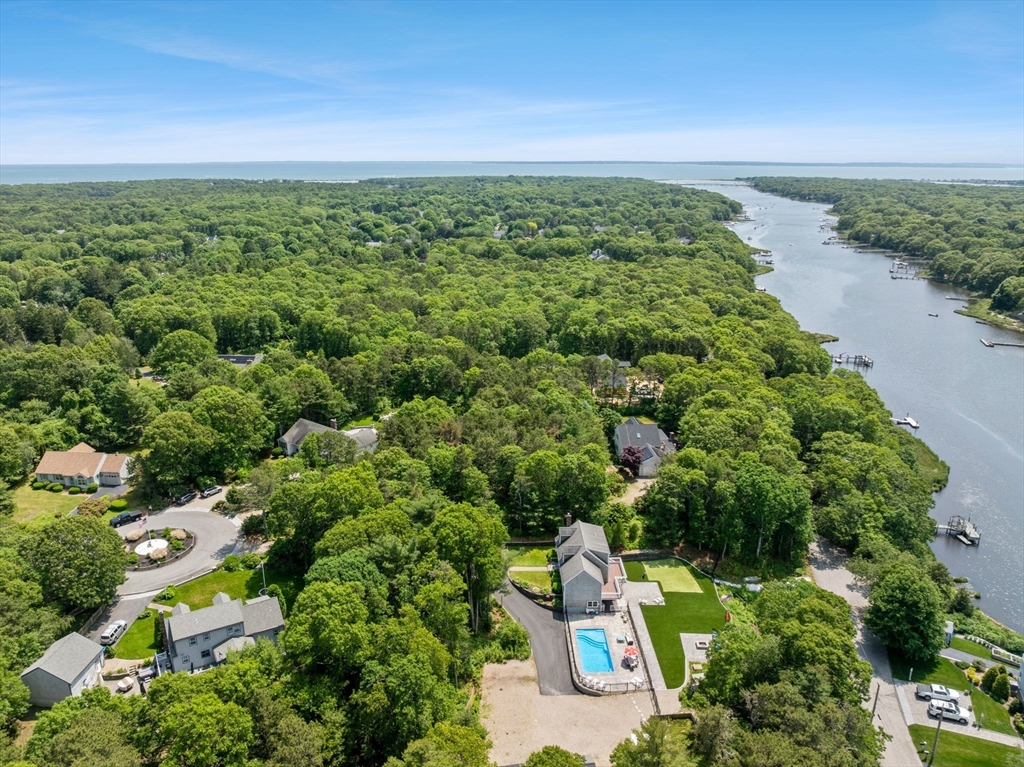 35 Rose Meadow Ln, Falmouth, Massachusetts, 4 Bedrooms Bedrooms, 7 Rooms Rooms,3.5 BathroomsBathrooms,Residential,For Sale,Rose Meadow Ln,73390393