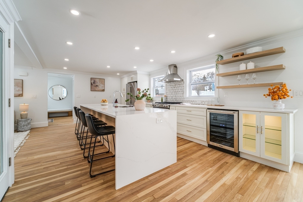 1206 Main Street, Waltham, Massachusetts, 5 Bedrooms Bedrooms, 11 Rooms Rooms,3 BathroomsBathrooms,Residential,For Sale,Main Street,73390335
