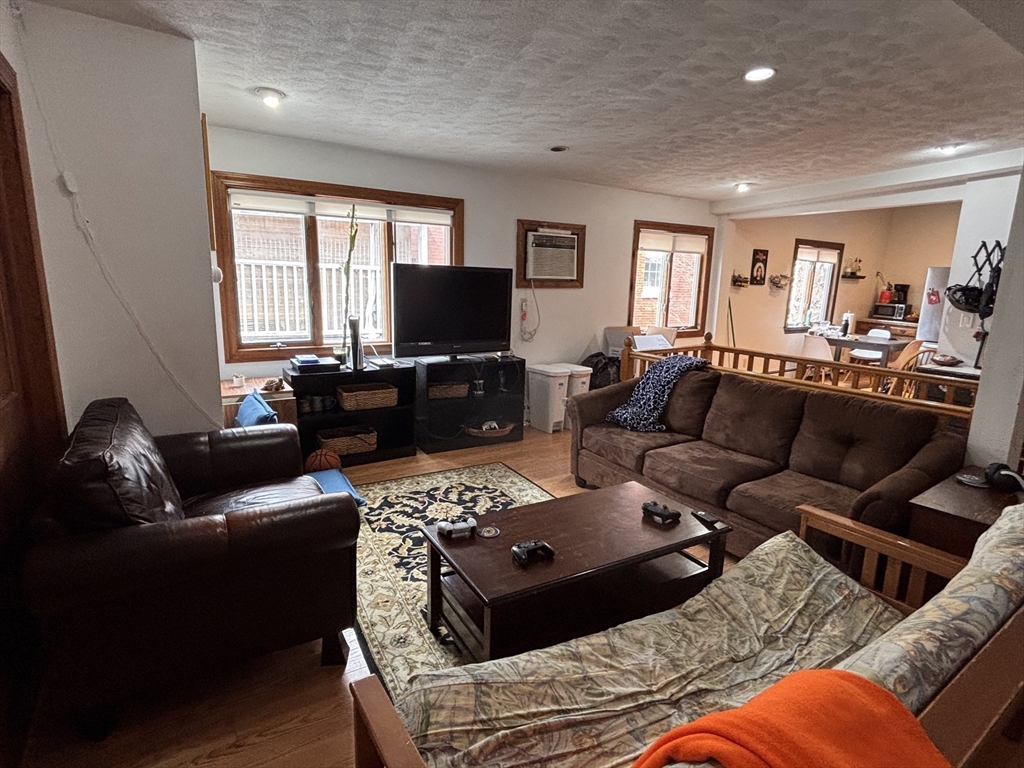 168 Auburn St., Cambridge, Massachusetts, 5 Bedrooms Bedrooms, 7 Rooms Rooms,2 BathroomsBathrooms,Residential Lease,For Rent,Auburn St.,73390482