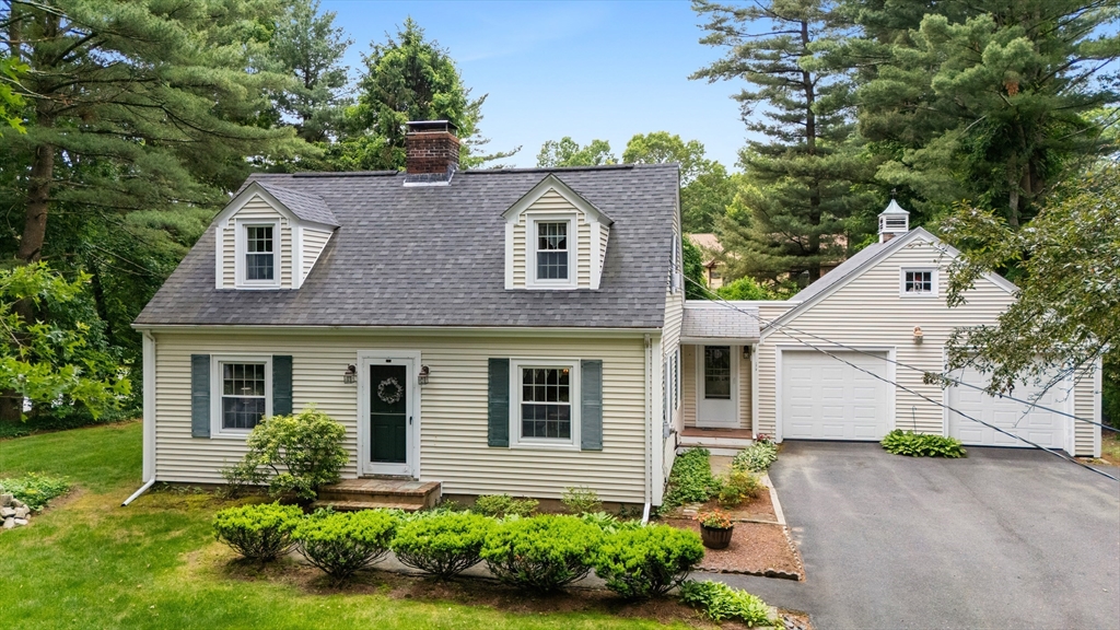 185 Chestnut St, Foxboro, Massachusetts, 3 Bedrooms Bedrooms, 6 Rooms Rooms,1.5 BathroomsBathrooms,Residential,For Sale,Chestnut St,73390468