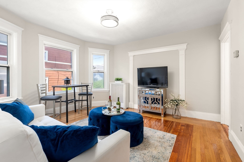 82-84 Quincy St, Medford, Massachusetts, 7 Bedrooms Bedrooms, 12 Rooms Rooms,2 BathroomsBathrooms,Residential Income,For Sale,Quincy St,73390426
