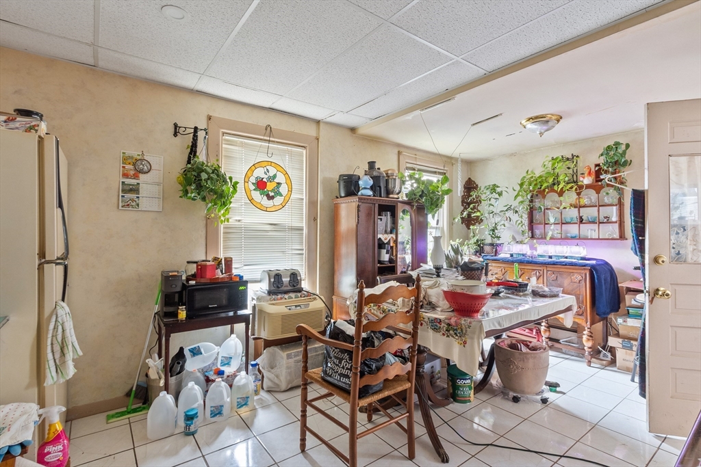 222-R Kimball St, Fitchburg, Massachusetts, 2 Bedrooms Bedrooms, 6 Rooms Rooms,2 BathroomsBathrooms,Residential Income,For Sale,Kimball St,73390422