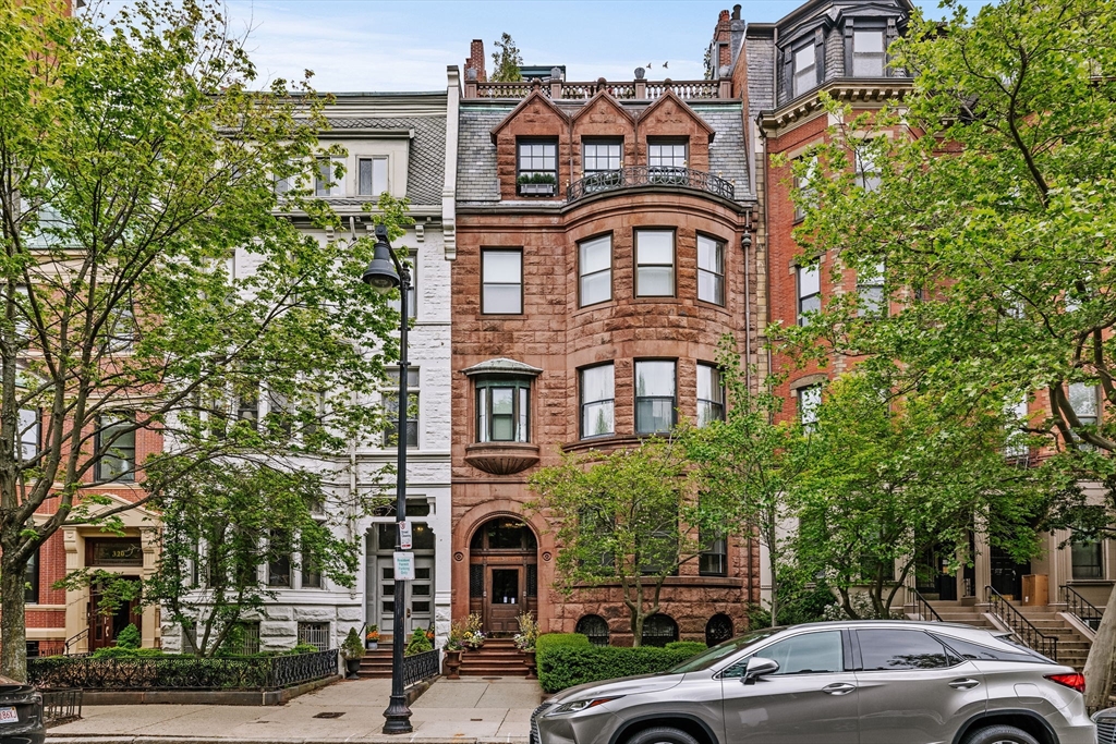 316 Beacon St, Boston, Massachusetts, 2 Bedrooms Bedrooms, 5 Rooms Rooms,2 BathroomsBathrooms,Residential,For Sale,Beacon St,73390500