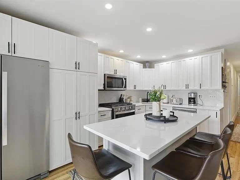 925 East 4th, Boston, Massachusetts, 5 Bedrooms Bedrooms, 8 Rooms Rooms,1 BathroomBathrooms,Residential Lease,For Rent,East 4th,73390501