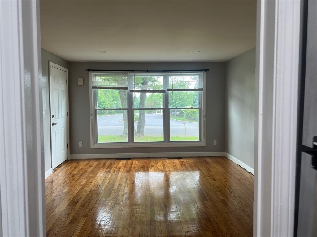 327 Canton St, Randolph, Massachusetts, 2 Bedrooms Bedrooms, 4 Rooms Rooms,1 BathroomBathrooms,Residential Lease,For Rent,Canton St,73390522