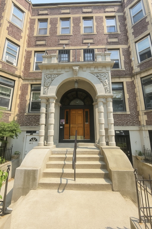 390 Riverway, Boston, Massachusetts, 2 Bedrooms Bedrooms, 4 Rooms Rooms,1 BathroomBathrooms,Residential Lease,For Rent,Riverway,73390523