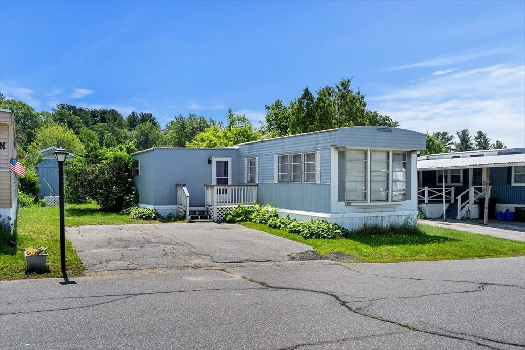 140 Morocco Ave, Chelmsford, Massachusetts, 2 Bedrooms Bedrooms, 5 Rooms Rooms,1 BathroomBathrooms,Residential,For Sale,Morocco Ave,73390145