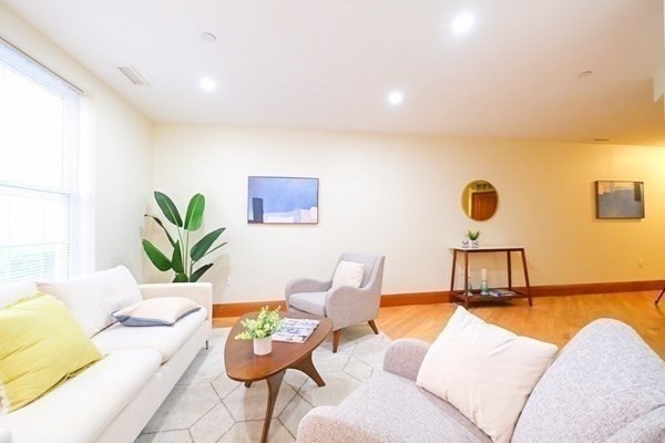 2440 Massachusetts Ave, Cambridge, Massachusetts, 2 Bedrooms Bedrooms, 4 Rooms Rooms,2 BathroomsBathrooms,Residential Lease,For Rent,Massachusetts Ave,73390228