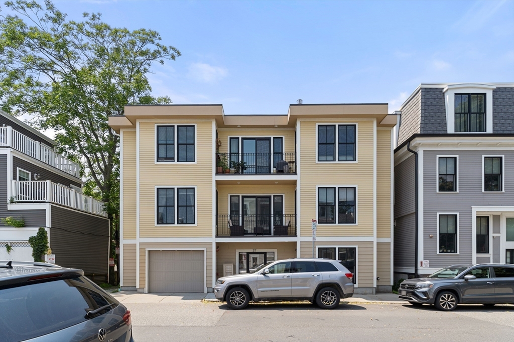37 P Street, Boston, Massachusetts, 2 Bedrooms Bedrooms, 3 Rooms Rooms,2 BathroomsBathrooms,Residential,For Sale,P Street,73390465