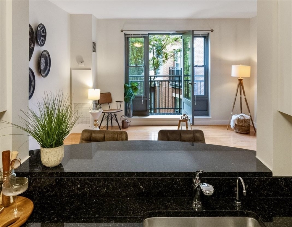 519 Harrison Ave, Boston, Massachusetts, 1 Bedroom Bedrooms, 2 Rooms Rooms,1 BathroomBathrooms,Residential,For Sale,Harrison Ave,73390487