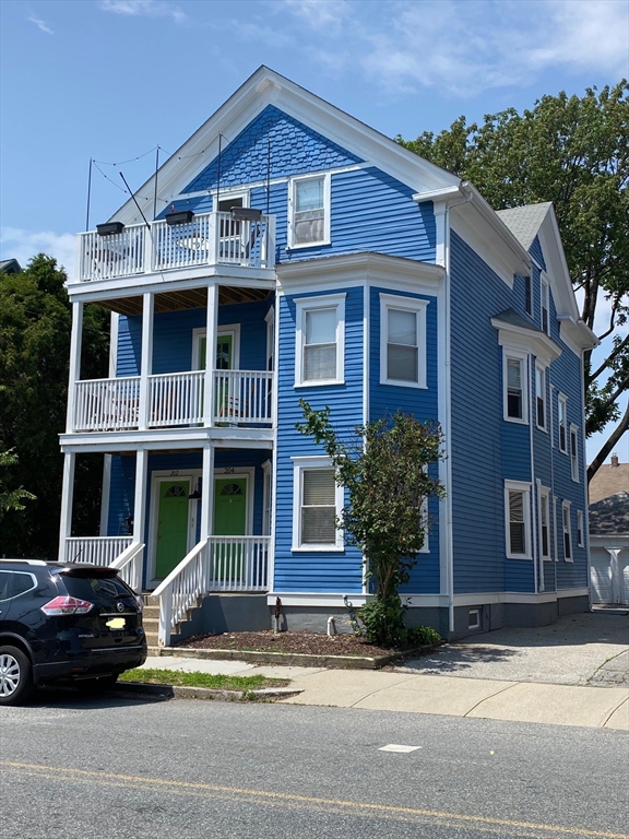 202 Rochambeau Ave, Providence, Rhode Island, 2 Bedrooms Bedrooms, 5 Rooms Rooms,1.5 BathroomsBathrooms,Residential,For Sale,Rochambeau Ave,73390705