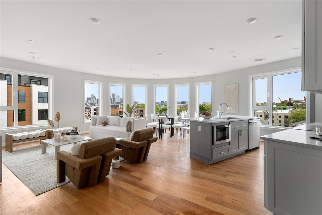 267 Old Colony, Boston, Massachusetts, 2 Bedrooms Bedrooms, 3 Rooms Rooms,2 BathroomsBathrooms,Residential,For Sale,Old Colony,73390706
