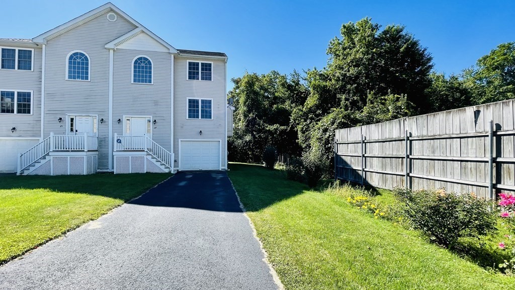 27 Christine Dr, Worcester, Massachusetts, 3 Bedrooms Bedrooms, 6 Rooms Rooms,2.5 BathroomsBathrooms,Residential,For Sale,Christine Dr,73390707