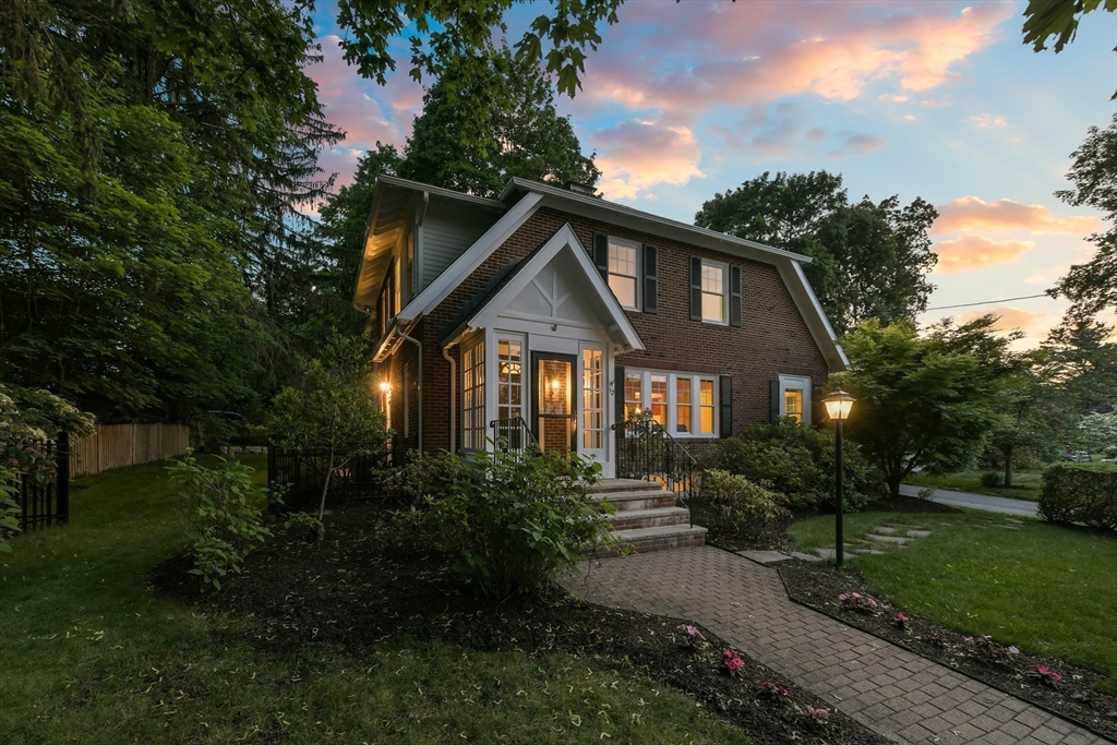 12 Coolidge Avenue, Lexington, Massachusetts, 4 Bedrooms Bedrooms, 9 Rooms Rooms,2.5 BathroomsBathrooms,Residential,For Sale,Coolidge Avenue,73390744