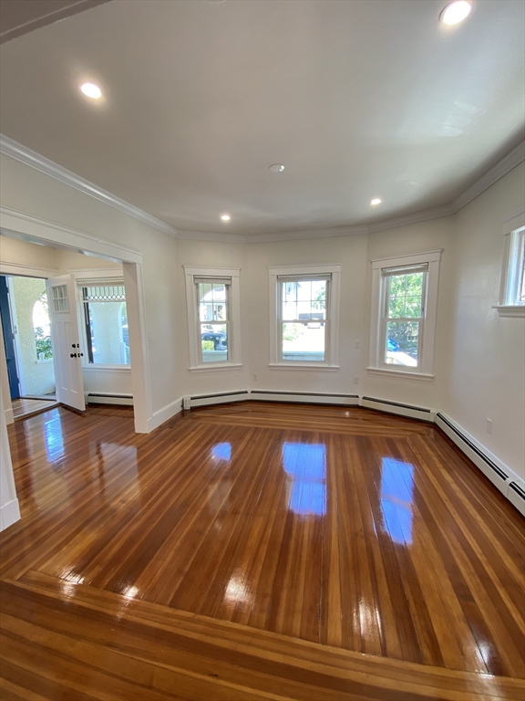 126 Winsor Ave, Watertown, Massachusetts, 2 Bedrooms Bedrooms, 5 Rooms Rooms,1 BathroomBathrooms,Residential Lease,For Rent,Winsor Ave,73390748