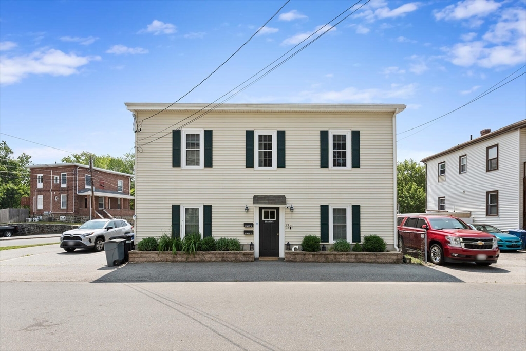2 Hart St, Wakefield, Massachusetts, 2 Bedrooms Bedrooms, 4 Rooms Rooms,1.5 BathroomsBathrooms,Residential,For Sale,Hart St,73390751