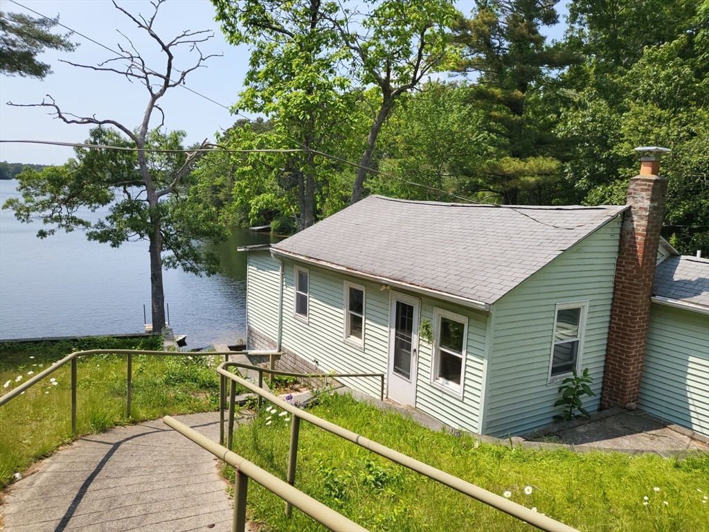 8 Plymouth Ave, Wareham, Massachusetts, 1 Bedroom Bedrooms, 5 Rooms Rooms,1 BathroomBathrooms,Residential,For Sale,Plymouth Ave,73390763
