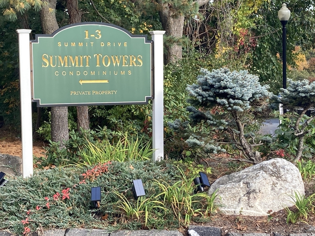 2 Summit, Reading, Massachusetts, 2 Bedrooms Bedrooms, 4 Rooms Rooms,2 BathroomsBathrooms,Residential,For Sale,Summit,73390773