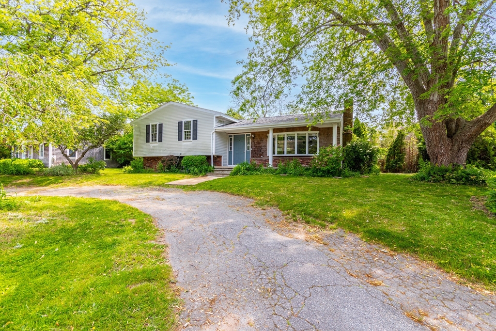 49 Broken Bow Ln, Falmouth, Massachusetts, 3 Bedrooms Bedrooms, 6 Rooms Rooms,2 BathroomsBathrooms,Residential,For Sale,Broken Bow Ln,73390789