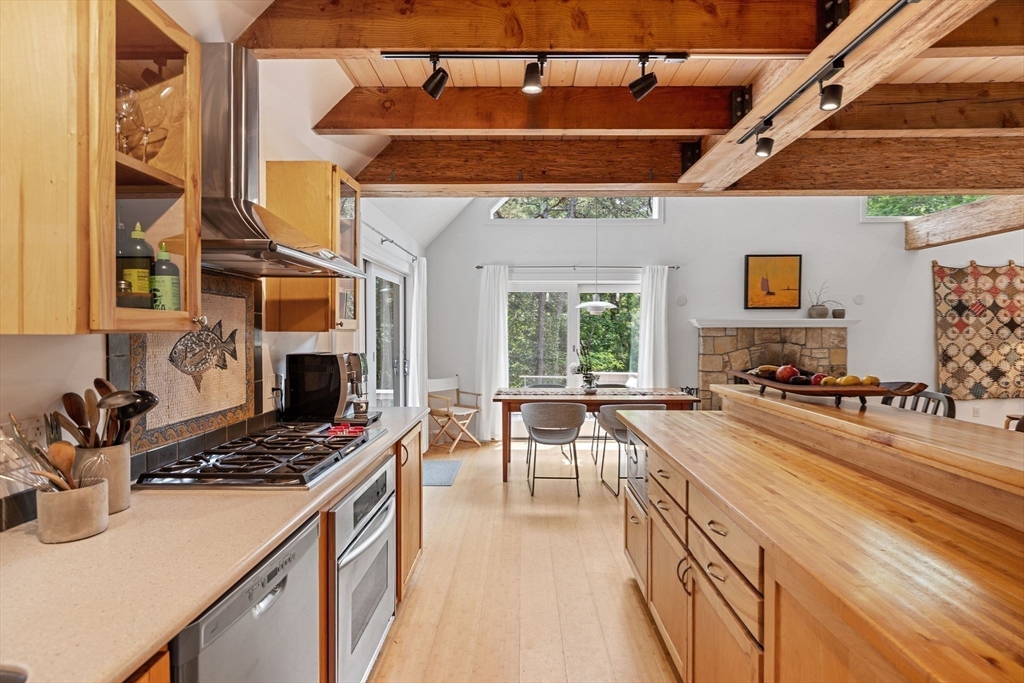 130 Daniels Dr, Wellfleet, Massachusetts, 3 Bedrooms Bedrooms, 7 Rooms Rooms,3.5 BathroomsBathrooms,Residential,For Sale,Daniels Dr,73390857