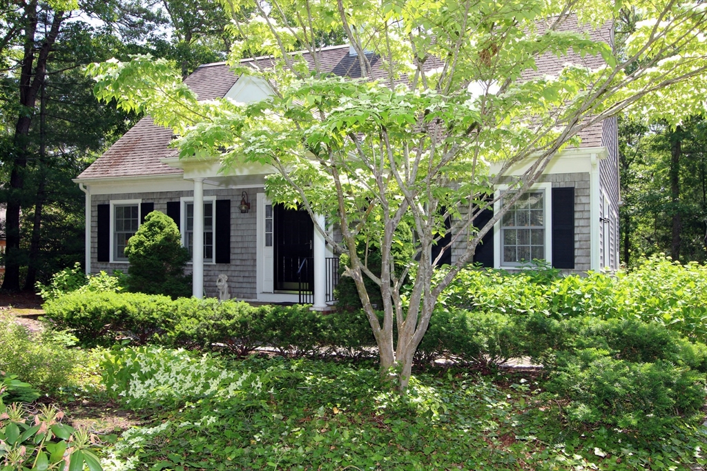 18 Periwinkle Ln, Mashpee, Massachusetts, 3 Bedrooms Bedrooms, 6 Rooms Rooms,2.5 BathroomsBathrooms,Residential,For Sale,Periwinkle Ln,73390880