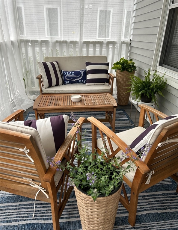 876 Adams Street, Boston, Massachusetts, 3 Bedrooms Bedrooms, 5 Rooms Rooms,1.5 BathroomsBathrooms,Residential Lease,For Rent,Adams Street,73390886